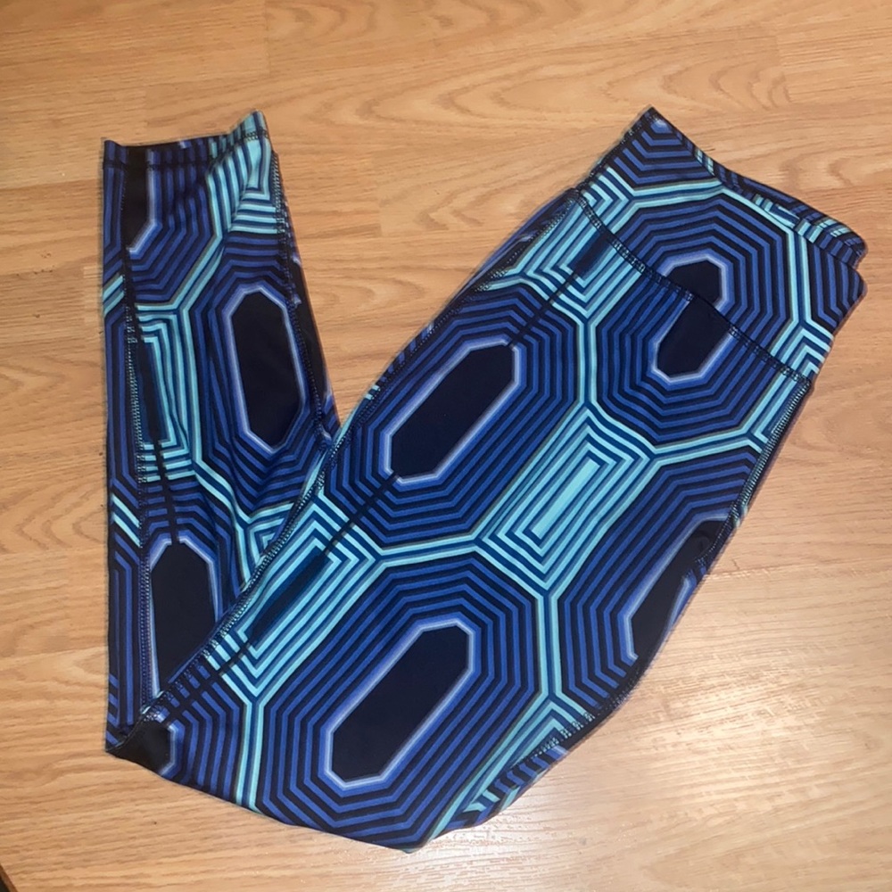 Dan skin now fitted size M leggings